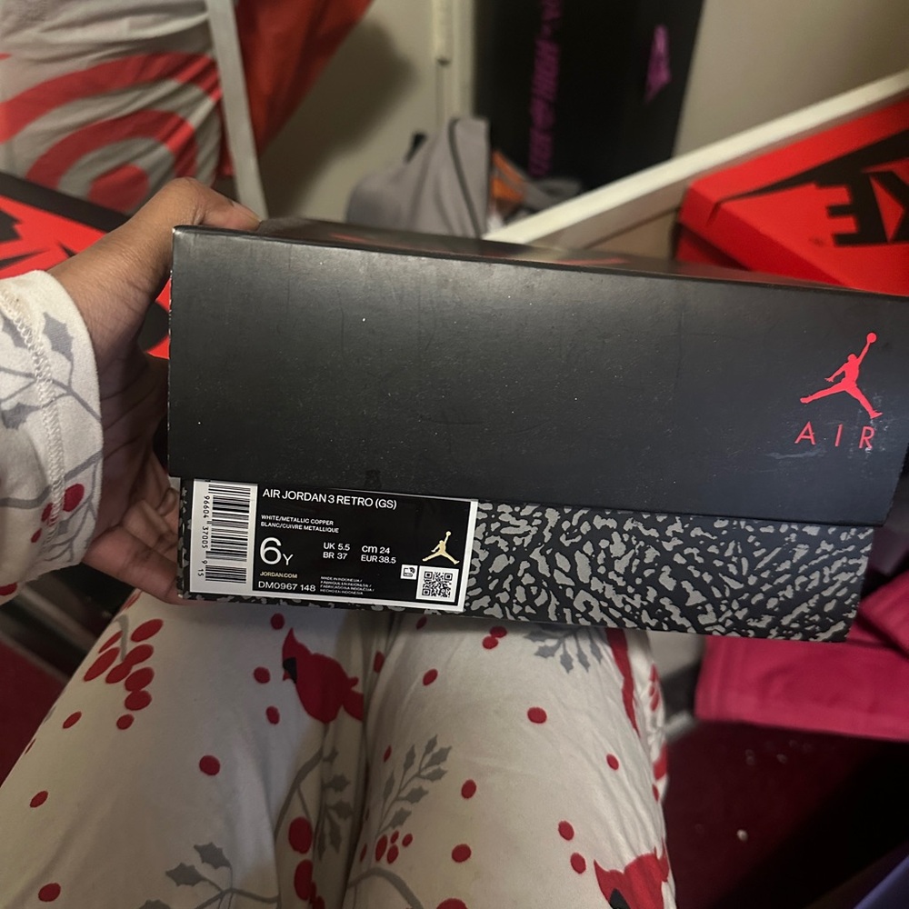 Jordan Retro Black and Gray Sneakers - Picture 4 of 4